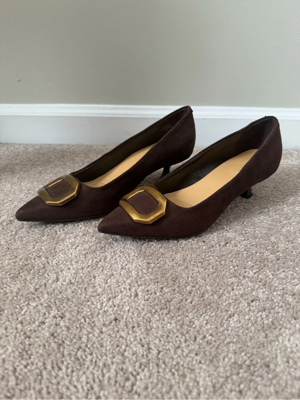 Nine West Classic Brown Pointed Toe Kitten Heel Pumps with Gold Accent